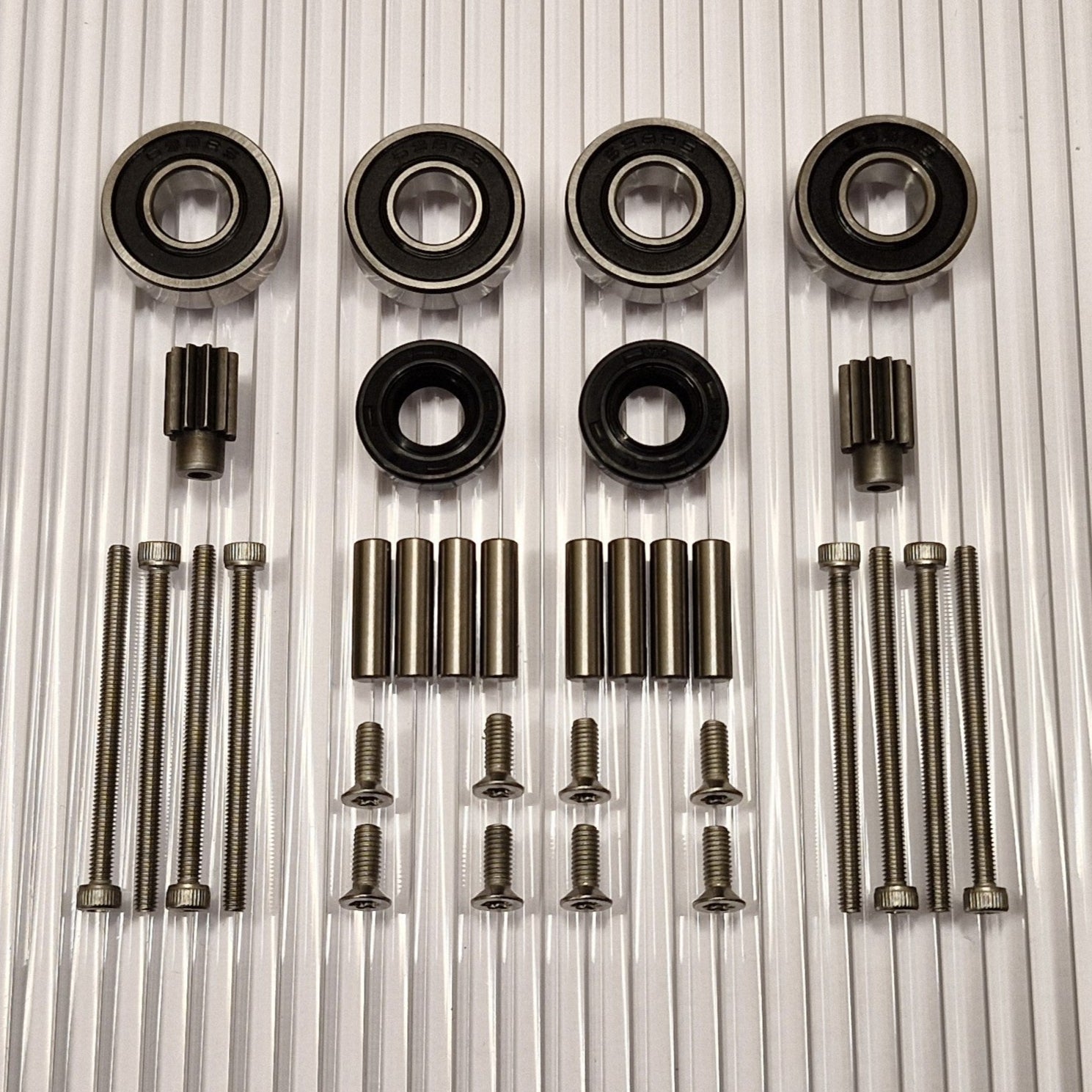 Reparationssæt til Husqvarna Automower 320 420 430X 440 450X 520 550 hjulmotor med 8X planetgear og pakninger. Reparationssæt til 320 420 430X 440 450X 520 550 hjulmotor med pakninger.